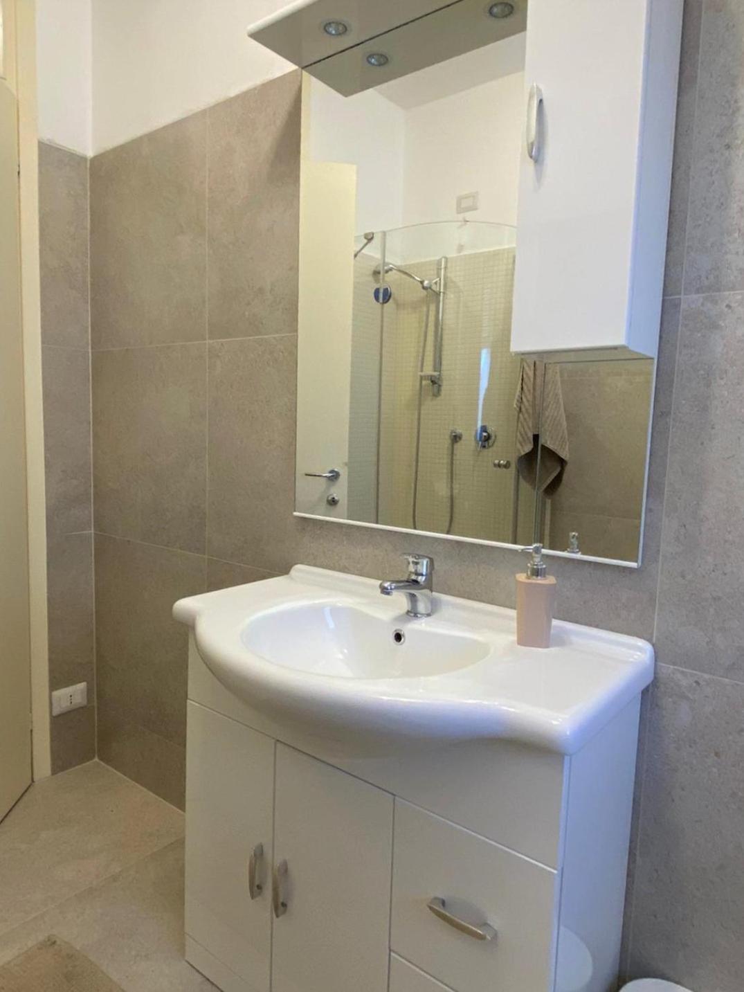 The Little Duck - Modern Apartment With Balcony كومو المظهر الخارجي الصورة